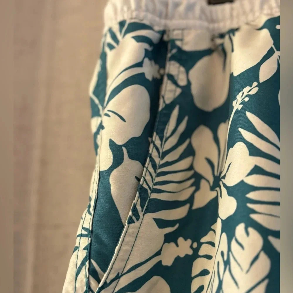 American Eagle AE 5" Floral Swim Trunk, Men’s Size M. Green and White with ties. - Picture 4 of 9